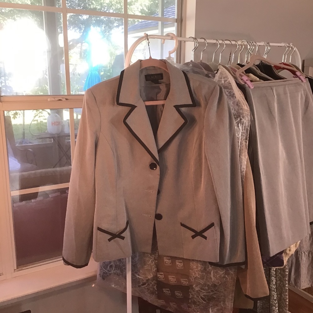 Skirt suit